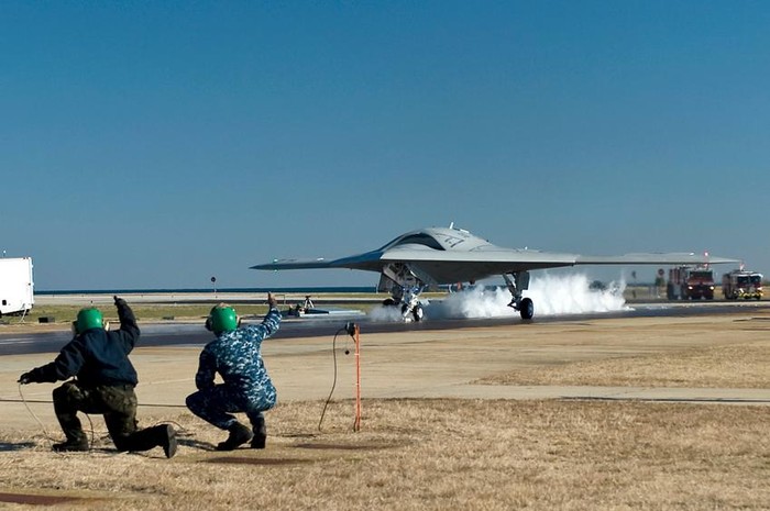 Máy bay chiến đấu không người lái X-47B sẽ trang bị cho tàu sân bay Mỹ